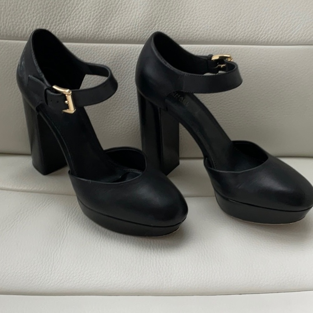 Michael Kors size 7 black platform heel